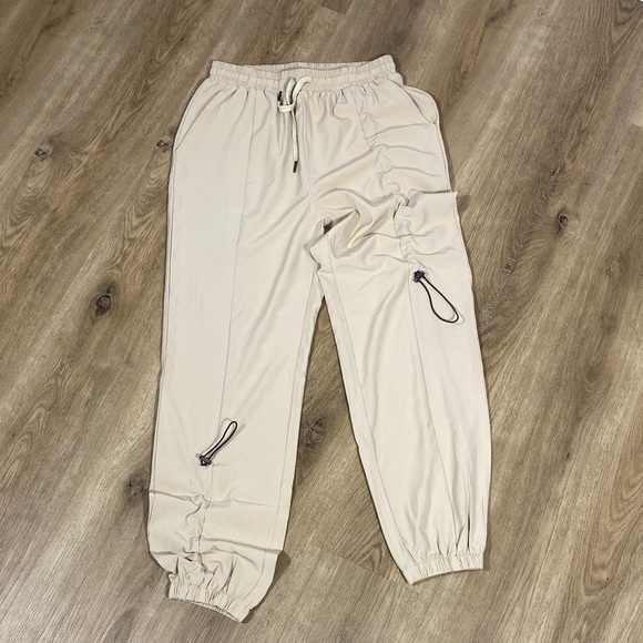 Lightweight beige jogger pants size small - Picture 2 of 7